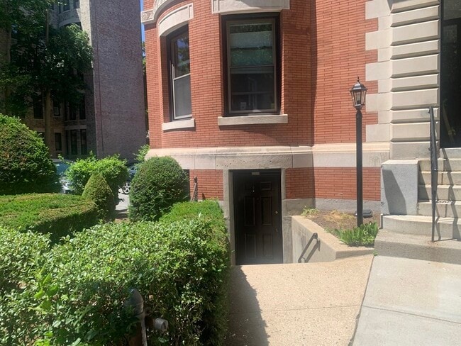 1064 Beacon St in Brookline, MA - Building Photo - Building Photo