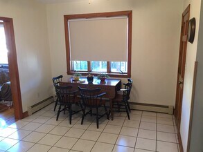 10 Windsor Rd, Unit 10 in Medford, MA - Foto de edificio - Building Photo