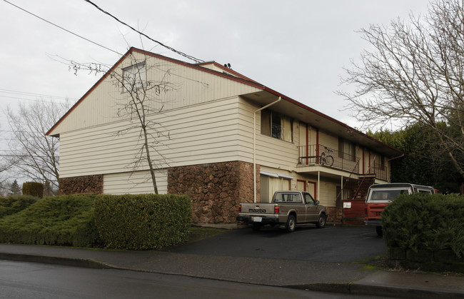 Maverick Apartments in Vancouver, WA - Building Photo - Building Photo