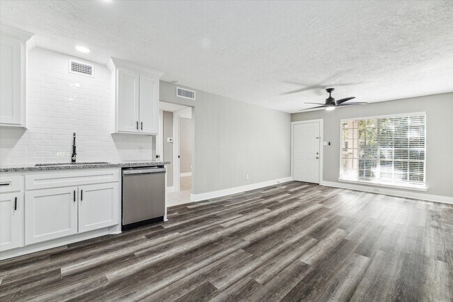 2790 W T C Jester Blvd in Houston, TX - Building Photo - Building Photo