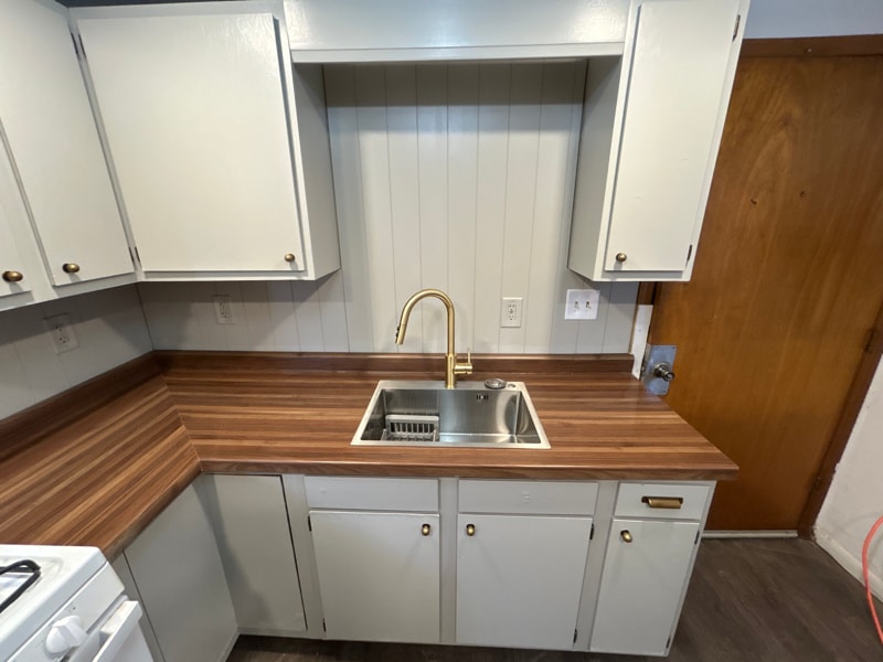 210 Iowa St in Cedar Falls, IA - Building Photo