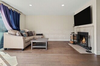 152 Lakeshore Ct in Richmond, CA - Building Photo - Building Photo