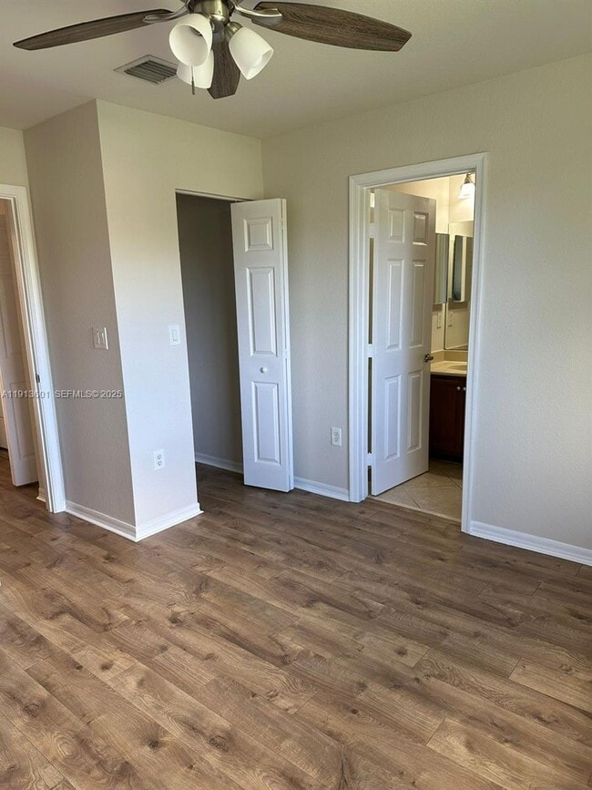 9113 Chambers St in Tamarac, FL - Foto de edificio - Building Photo