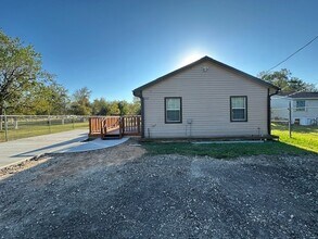 8310 Park St in Needville, TX - Building Photo - Building Photo