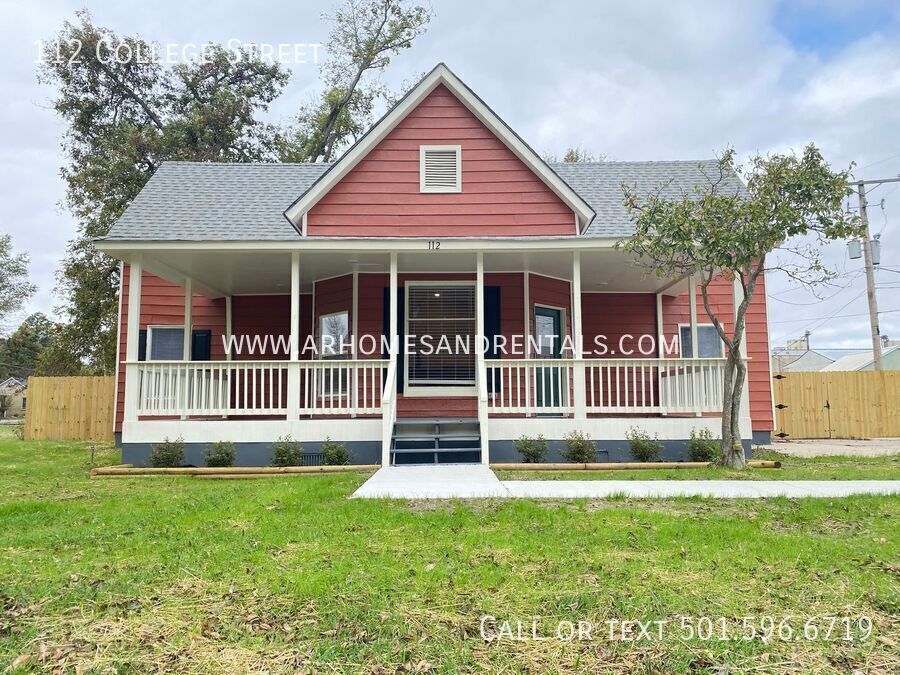 112 College St in Lonoke, AR - Foto de edificio