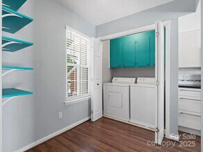 Room in Condo on S Vicksburg Park Ct in Charlotte, NC - Building Photo - Building Photo