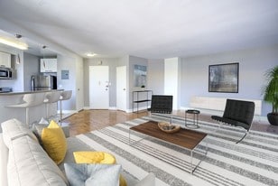 Park La Brea in Los Angeles, CA - Building Photo