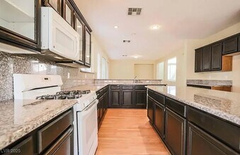 9055 Danesbury Ct in Las Vegas, NV - Building Photo - Building Photo
