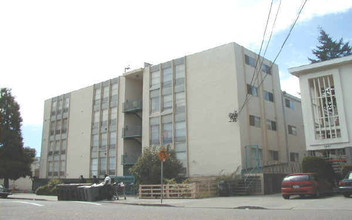 3525 Dimond Ave in Oakland, CA - Building Photo - Building Photo