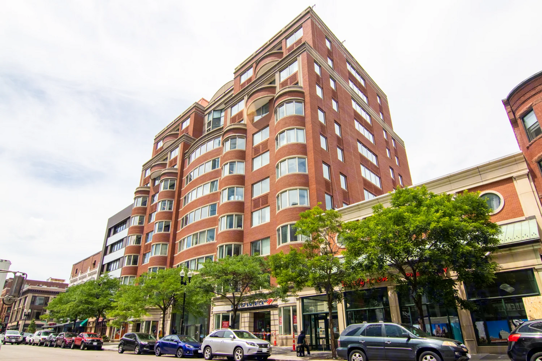 907 Boylston St, Unit 1 in Boston, MA - Building Photo