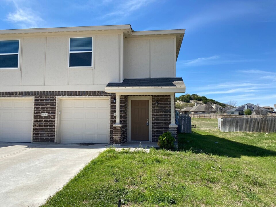 1709 Castroville Trl in Copperas Cove, TX - Building Photo