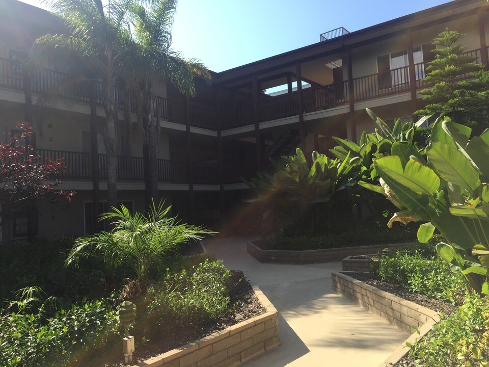 4507 Spencer St in Torrance, CA - Building Photo