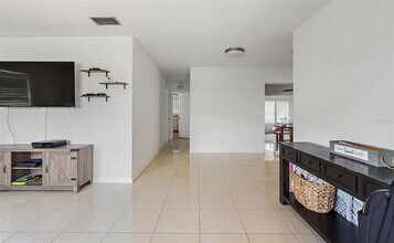 5542 19th Ave N in St. Petersburg, FL - Foto de edificio - Building Photo