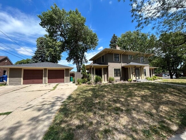 property at 600 W 26th St