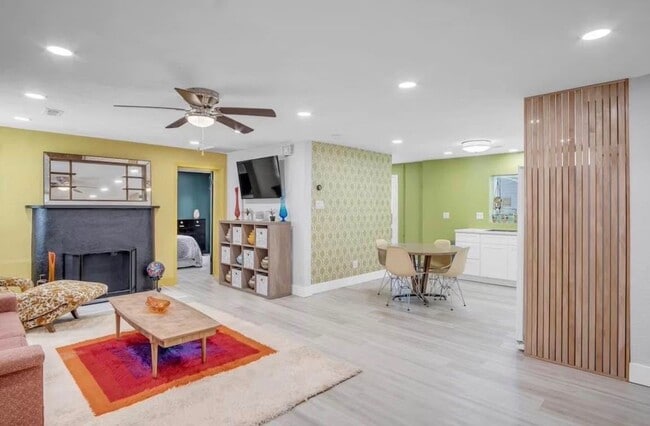 property at 522 Sunnyside Ct