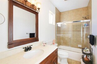 2134 N Thomas St in Los Angeles, CA - Building Photo