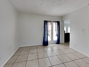 142 Lynbrook Dr in Orlando, FL - Foto de edificio - Building Photo