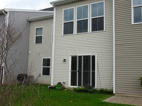 185 Sandstone Cir in Grand Island, NY - Building Photo - Building Photo