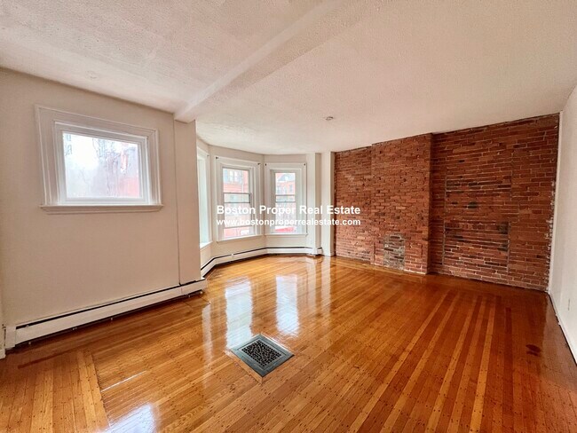 104 Saint Botolph St, Unit 3 in Boston, MA - Building Photo - Building Photo