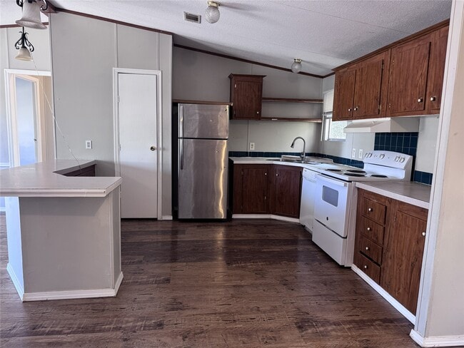 218 Northlawn St in Montgomery, TX - Building Photo - Building Photo