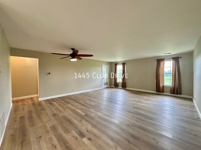 1445 Club Dr in Glendale Heights, IL - Building Photo - Building Photo