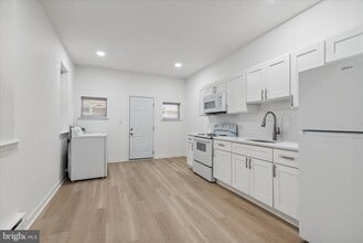 5803 W Thompson St in Philadelphia, PA - Building Photo - Building Photo