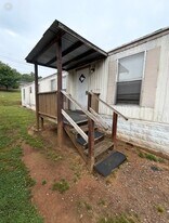1003 Elm St in Wilkesboro, NC - Building Photo