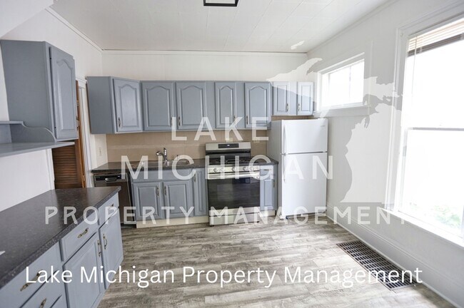 636 Livingston Ave NE in Grand Rapids, MI - Building Photo - Building Photo