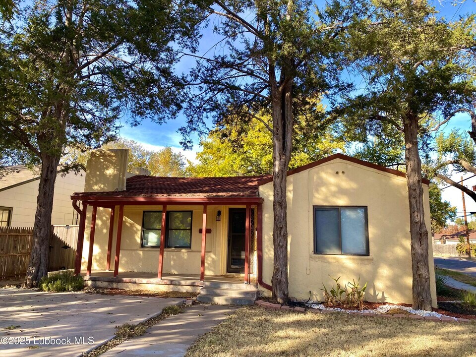 2602 24th St in Lubbock, TX - Building Photo