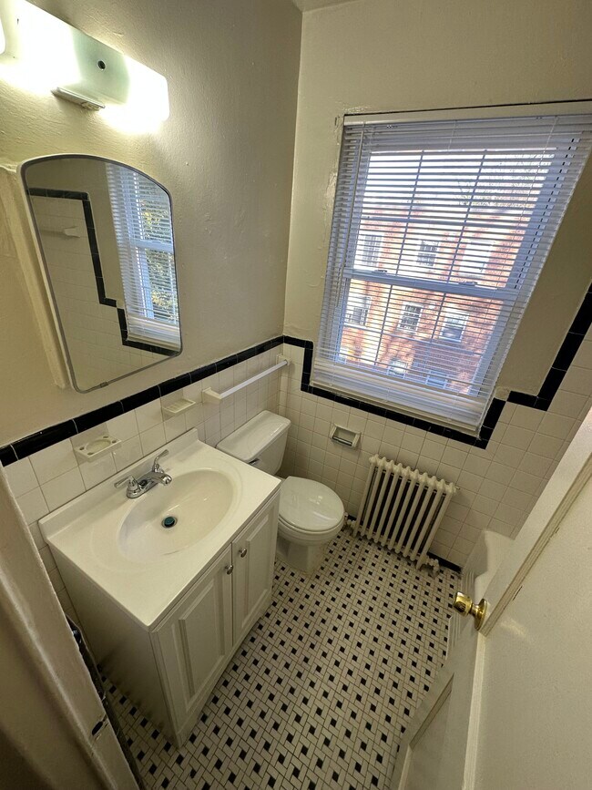 102 Schuyler Rd Apartments and Nearby Silver Spring Apartments For Rent