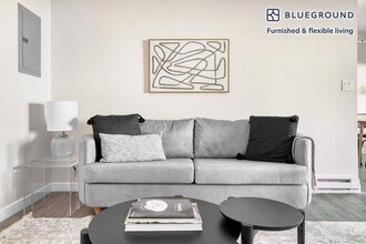 1001 Camino Real-Unit -FL2-ID639 in Redondo Beach, CA - Foto de edificio - Building Photo