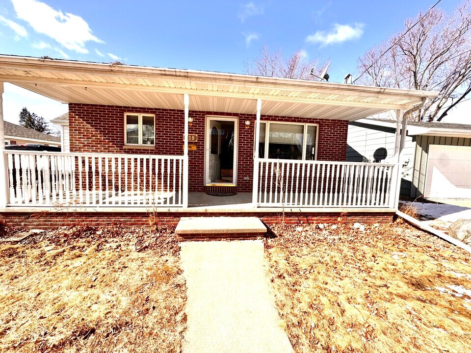 128 S Lincoln St in Kimberly, WI - Foto de edificio