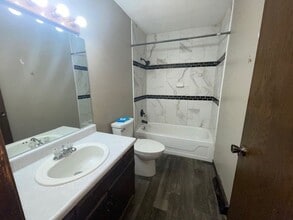 5816 W 51st St in Sioux Falls, SD - Foto de edificio - Building Photo