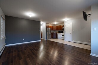 62-21 Almeda Ave in Queens, NY - Building Photo - Building Photo