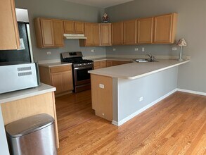 707 Red Oak Ct in Naperville, IL - Building Photo - Building Photo