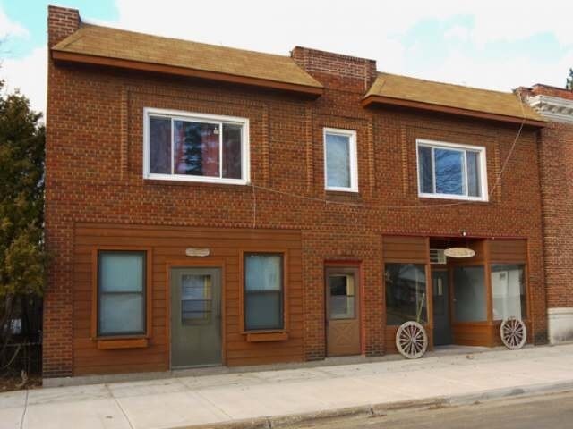 215 W Division St in Eagle River, WI - Foto de edificio