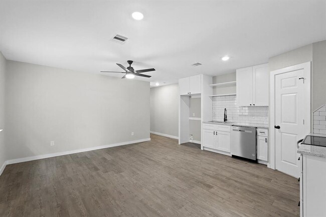 property at 6121 Ridgemont St