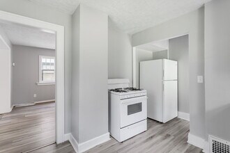 833 E Dubail Ave in South Bend, IN - Foto de edificio - Building Photo