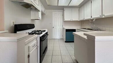 190 W Walnut Ave in Rialto, CA - Building Photo - Building Photo