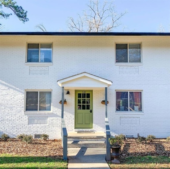 property at 711 Oakview Rd