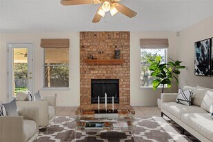 7801 Callbram Ln in Austin, TX - Building Photo