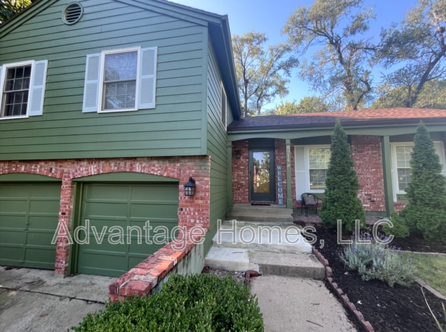 8914 Grandview Dr in Overland Park, KS - Building Photo - Building Photo