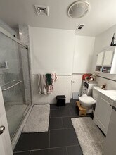 1404 Beacon St, Unit 3 in Brookline, MA - Foto de edificio - Building Photo