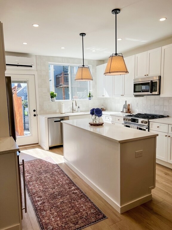285 W 5th St, Unit 2 in Boston, MA - Building Photo - Building Photo