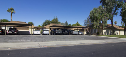 Belle Terrace in Bakersfield, CA - Foto de edificio - Building Photo