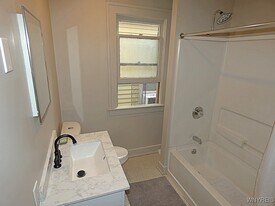 135 Park St in Buffalo, NY - Building Photo