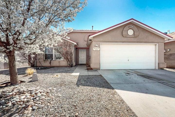 8904 Silverado Ave SW in Albuquerque, NM - Building Photo