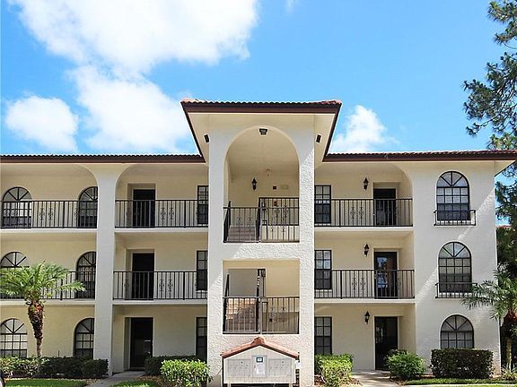 601 Augusta Blvd, Unit #5 in Naples, FL - Building Photo