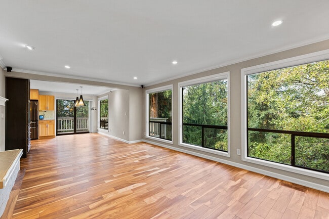 12135 107th Ave NE in Kirkland, WA - Building Photo - Building Photo