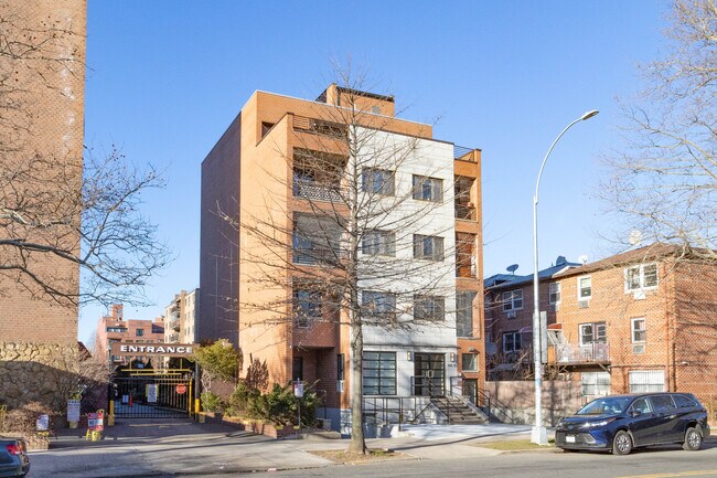 144-85 Roosevelt Ave in Flushing, NY - Building Photo - Building Photo